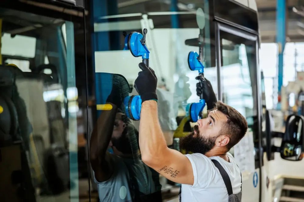Pose fenétre de bus
